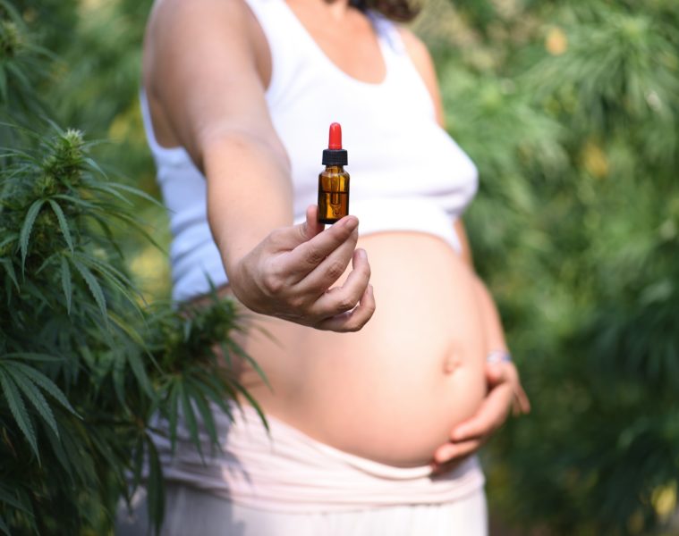 CBD pour une femme enceinte : avantages, risques et recommandations pendant la grossesse