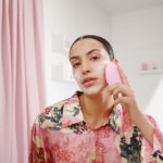 Brosse nettoyante visage FOREO : comment l'utiliser et quels avantages pour sa peau ?