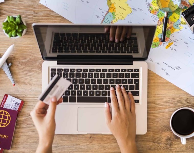 Comment payer moins cher vos billets d’avion, train & hôtels ? 6 astuces en 2023