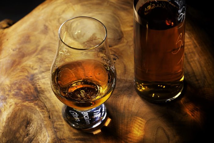 Le whisky québécois est de plus en plus populaire, et pas seulement en raison de sa saveur unique et de son histoire.