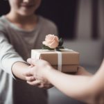 Trouver le cadeau fête des mères original et pas cher parfait en 2023