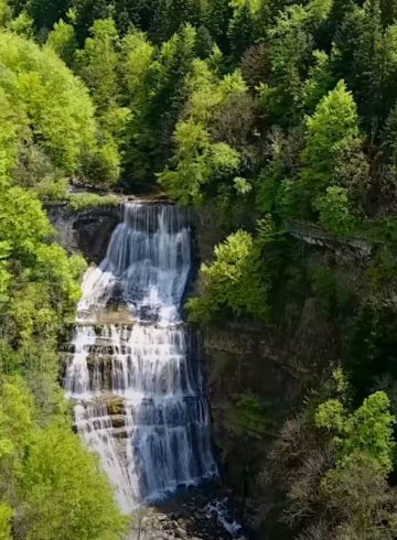 Cascade du Hérisson : un lieu à découvrir dans le Jura (randonnée, adresse, tarif, ouverture, parking)