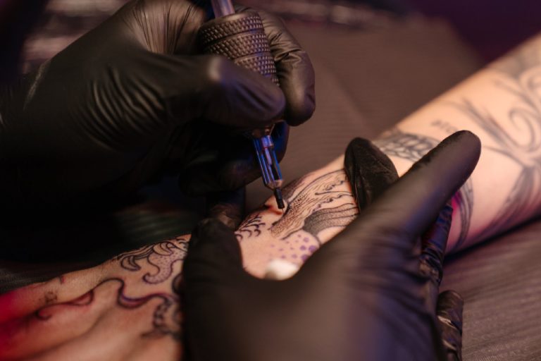 La voie vers le métier de tatoueur