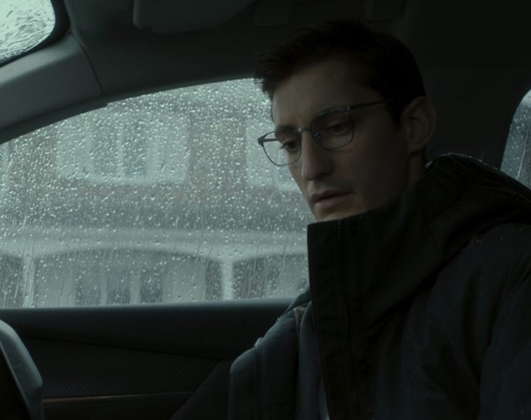 Mathieu Vasseur dans sa voiture dans le film Boîte noire
