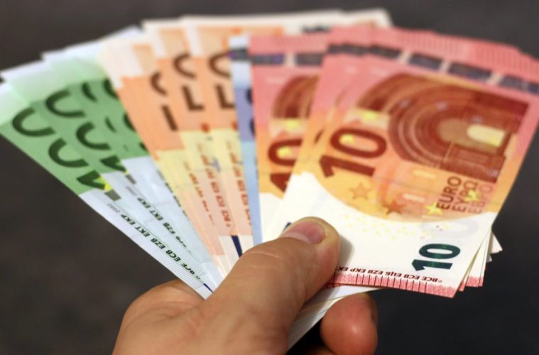Investir 50 euros pour gagner 400 : les meilleures stratégies à adopter