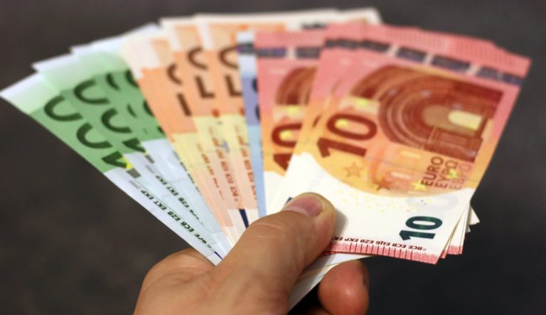 Investir 50 euros pour gagner 400 : les meilleures stratégies à adopter