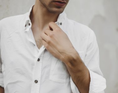 Comment bien choisir et porter une chemise blanche ?