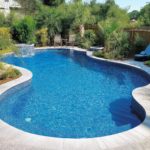 Comment bien choisir une piscine coque polyester : avantages, modèles et conseils