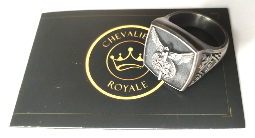 Pourquoi choisir la boutique Chevalière Royale pour votre prochaine bague d’héritage ?