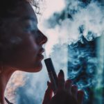 Comment Vapoter Sans Tousser : Guide Complet pour Éviter l’Irritation de la Gorge