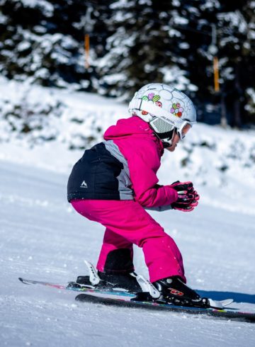 Comment styliser des vêtements de sport pour les journées neigeuses