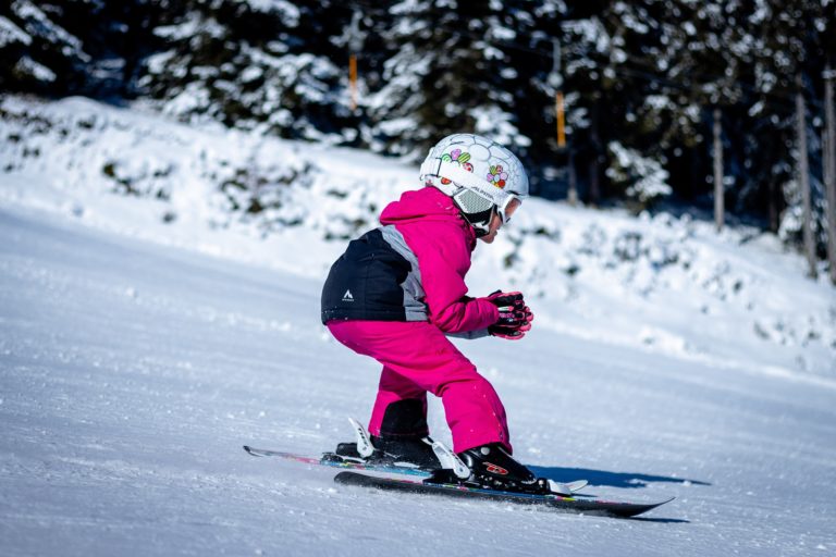 Comment styliser des vêtements de sport pour les journées neigeuses