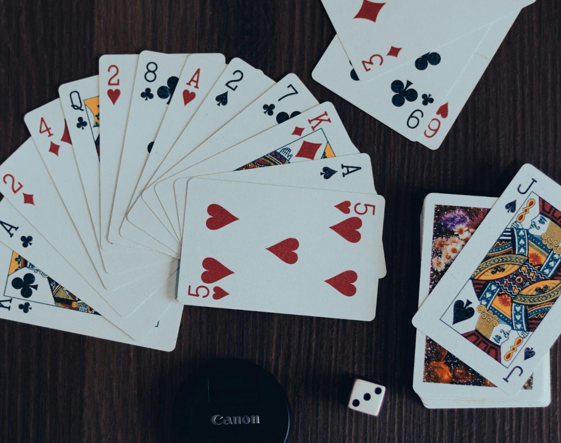 Poker en ligne et en réel : comment bien jouer et gagner