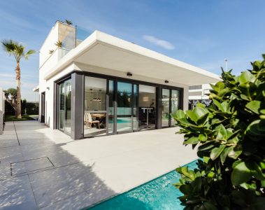 Pourquoi la pergola bioclimatique fait-elle grimper la valeur de votre maison ?