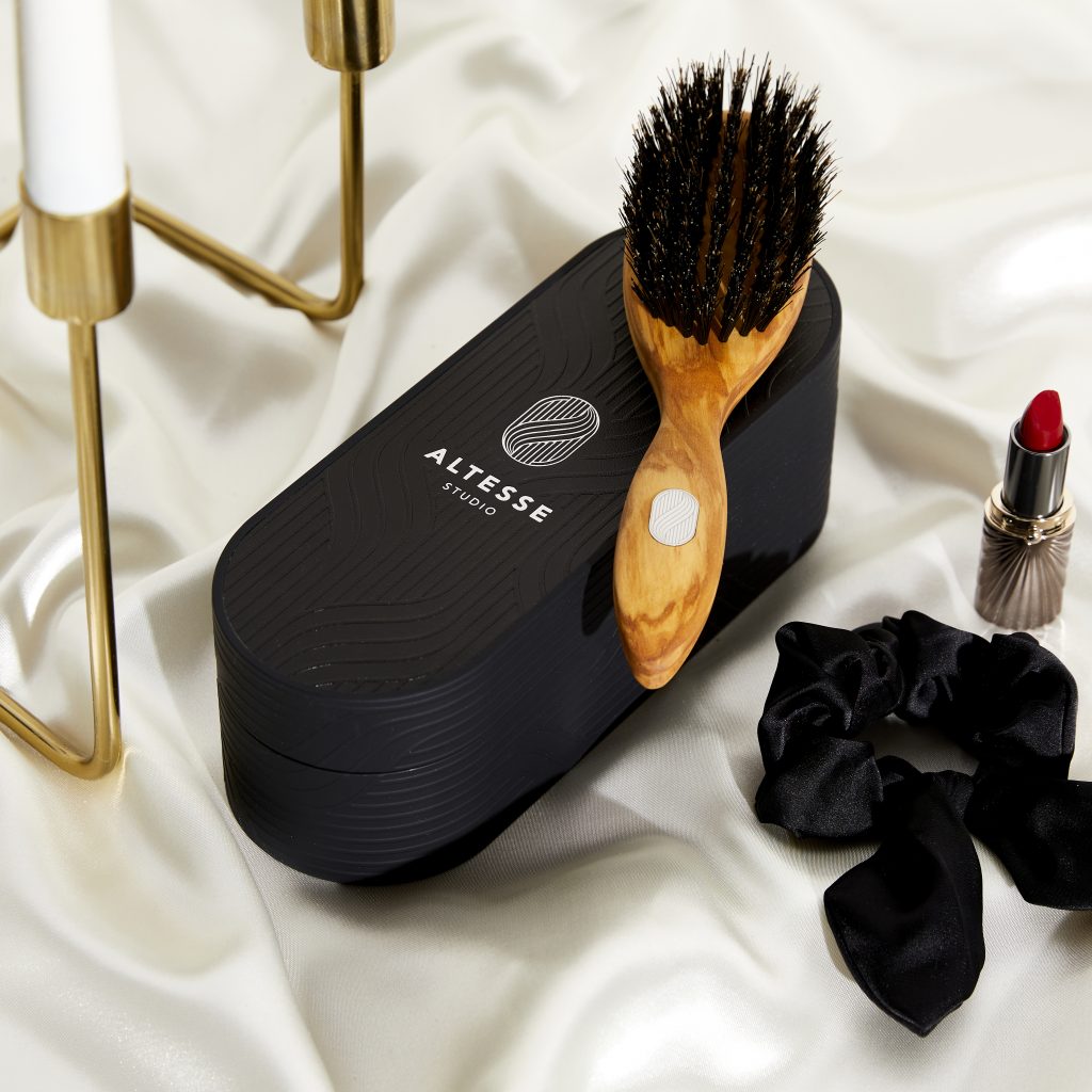 Une brosse artisanale française pour rééquilibrer vos cheveux