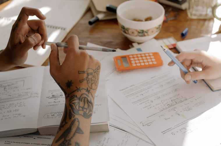 Le Tutorat à Distance et l'E-Learning: Apprendre pour Rester dans les Bleus