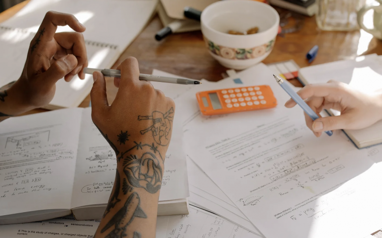 Le Tutorat à Distance et l'E-Learning: Apprendre pour Rester dans les Bleus
