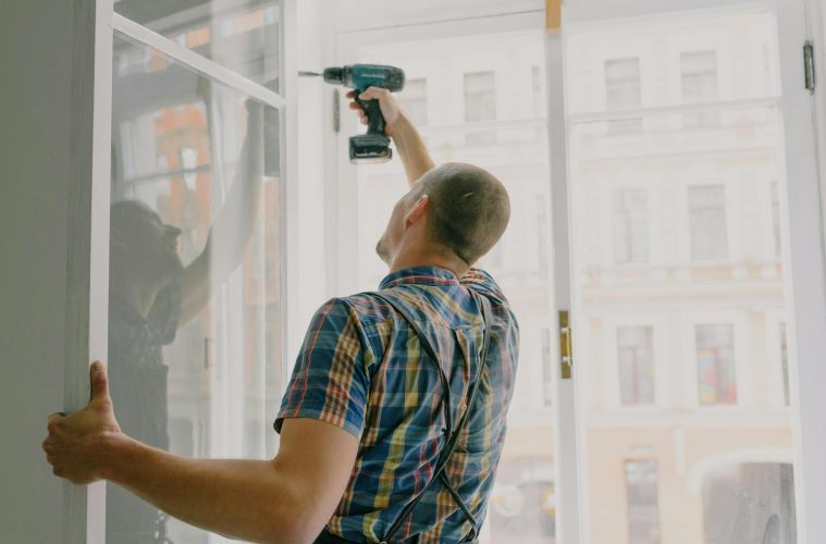 Qui faut-il contacter pour faire des travaux de rénovation énergétique ?