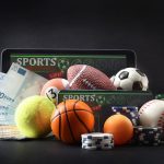 Paris sportifs : comment construire une stratégie gagnante ? Sports betting with representative objects with money and mobile