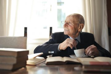 Comment favoriser le maintien à domicile des personnes âgées : solutions, conseils et accompagnement