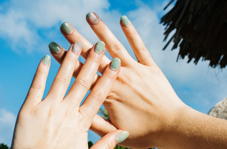 Vos ongles souffrent-ils en été ? Regardez ce que vous mangez