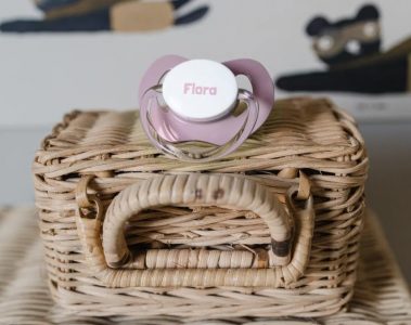 Tétines personnalisées : un cadeau original pour les baby showers