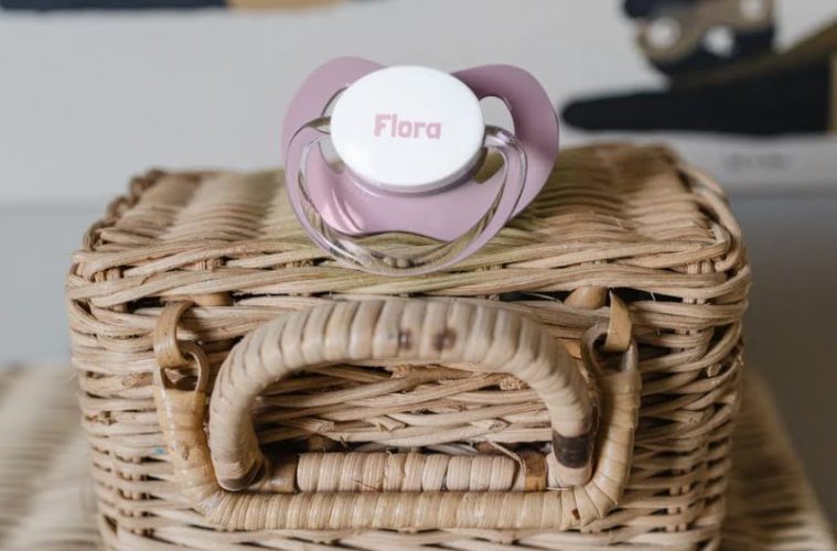 Tétines personnalisées : un cadeau original pour les baby showers