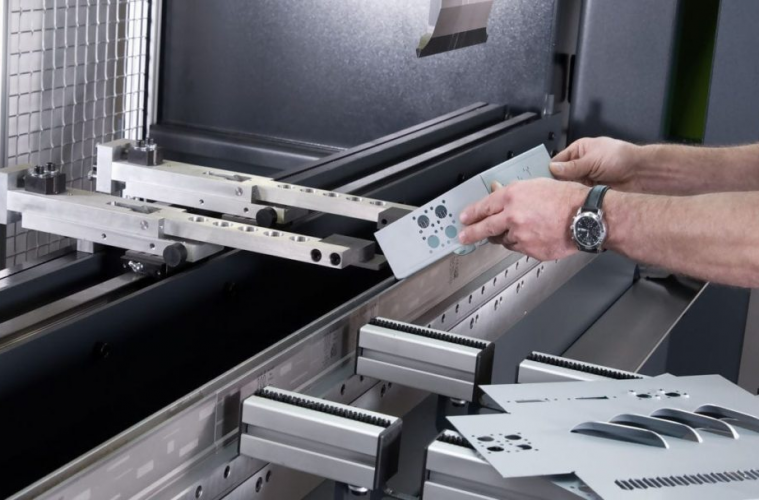 Industrie et précision : pourquoi le pliage inox est un pilier de la fabrication de pièces métalliques sur mesure