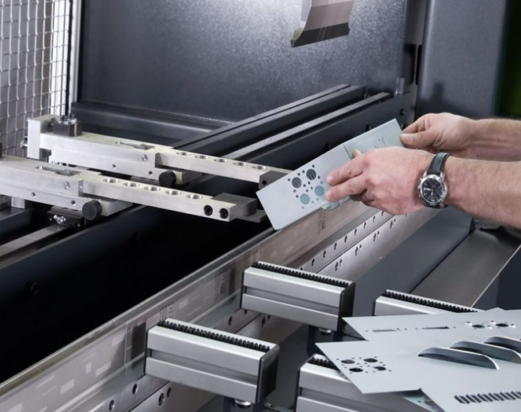 Industrie et précision : pourquoi le pliage inox est un pilier de la fabrication de pièces métalliques sur mesure
