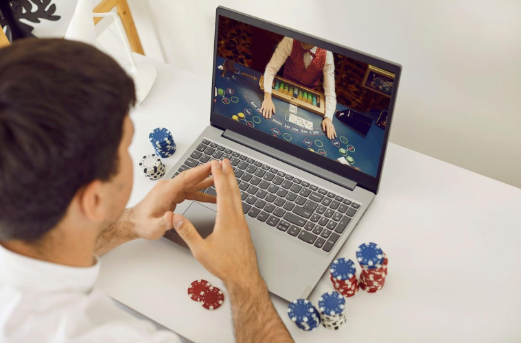 Comment les critiques de casino aident les joueurs à mieux choisir leurs jeux