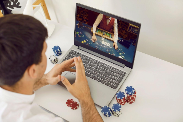 Comment les critiques de casino aident les joueurs à mieux choisir leurs jeux