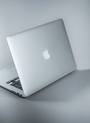 MacBook reconditionné vs neuf : comment choisir en 2025 ?
