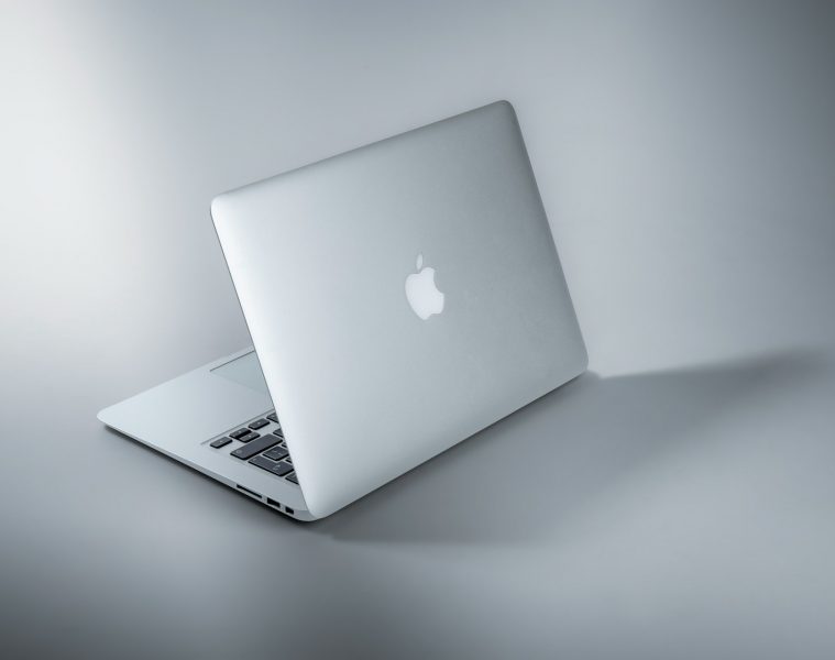 MacBook reconditionné vs neuf : comment choisir en 2025 ?