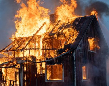 Prévenir les incendies domestiques : bonnes pratiques essentielles