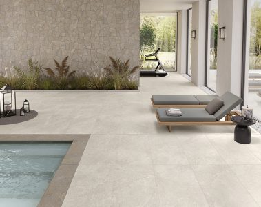 Espaces extérieurs réinventés : surfaces raffinées pour patios, jardins et piscines