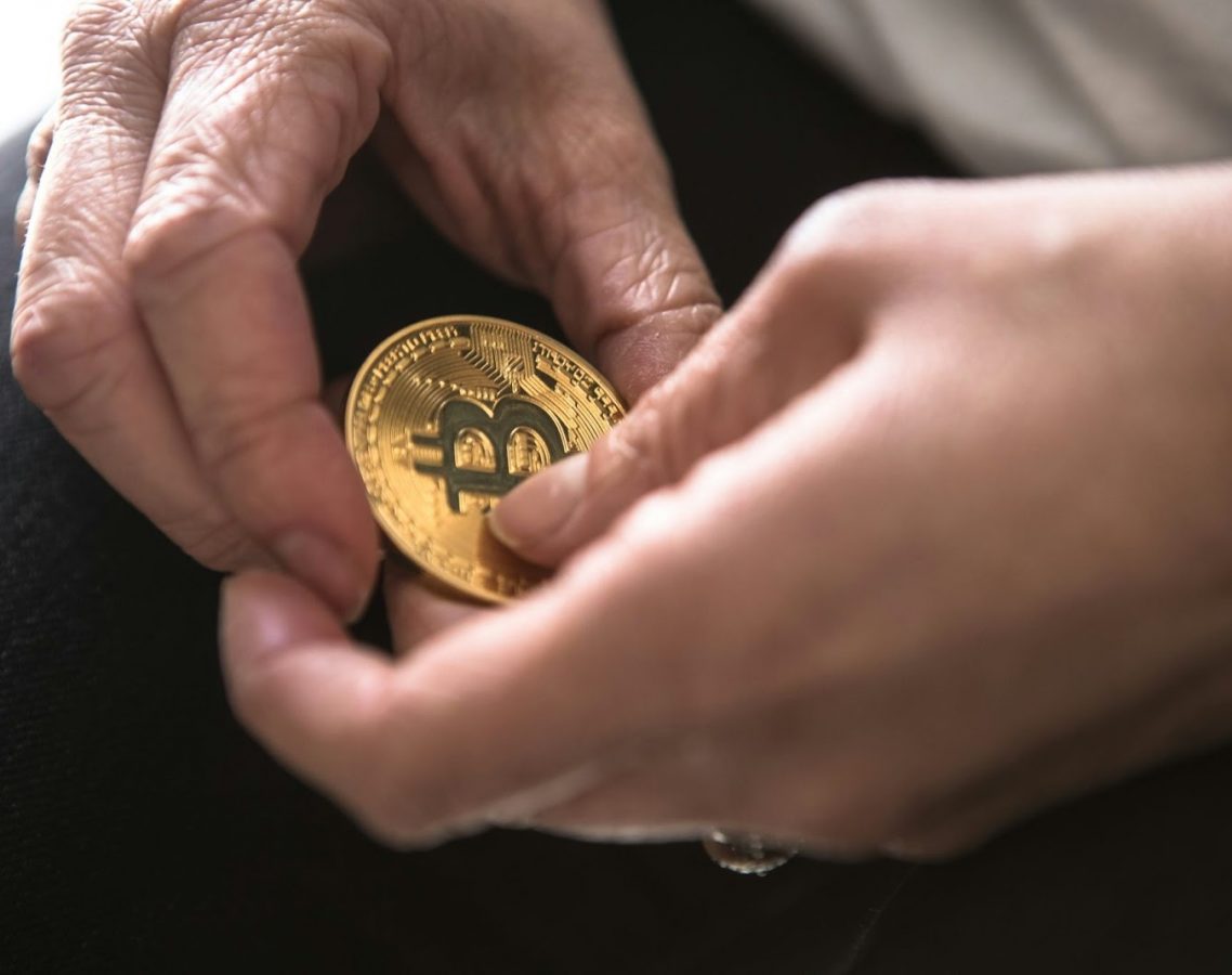 La crypto chez les seniors : guide pratique pour les aider à mieux la comprendre