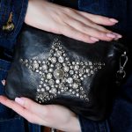 Minimaliste mais précieux : le retour en force du petit sac en cuir artisanal