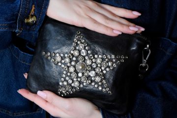 Minimaliste mais précieux : le retour en force du petit sac en cuir artisanal