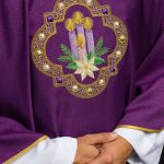 Le Temps Ordinaire : La Chasuble Verte dans la Liturgie Quotidienne