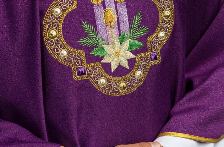 Le Temps Ordinaire : La Chasuble Verte dans la Liturgie Quotidienne