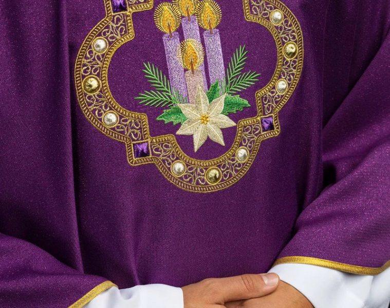 Le Temps Ordinaire : La Chasuble Verte dans la Liturgie Quotidienne