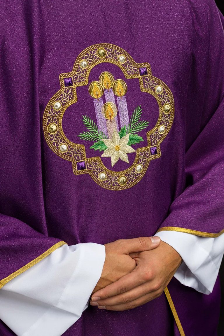 Le Temps Ordinaire : La Chasuble Verte dans la Liturgie Quotidienne