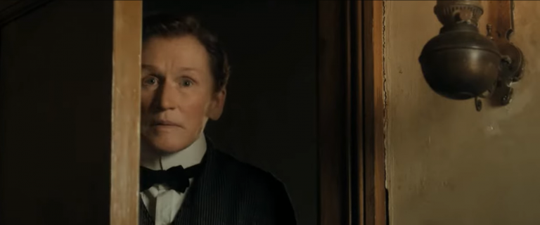 Comment se termine le film Albert Nobbs : explication de la fin (histoire vraie ?)