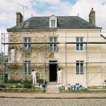 Ravalement de façade maison - Le guide complet 2026