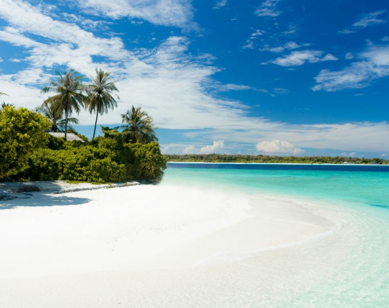 Escapades estivales de luxe : villas, plages et îles privées