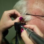 Comprendre la perte d'audition avec l'âge et les solutions