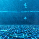 Conseils pour garder le fond de votre piscine propre à l’aide d’un aspirateur de fond piscine
