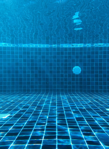 Conseils pour garder le fond de votre piscine propre à l’aide d’un aspirateur de fond piscine