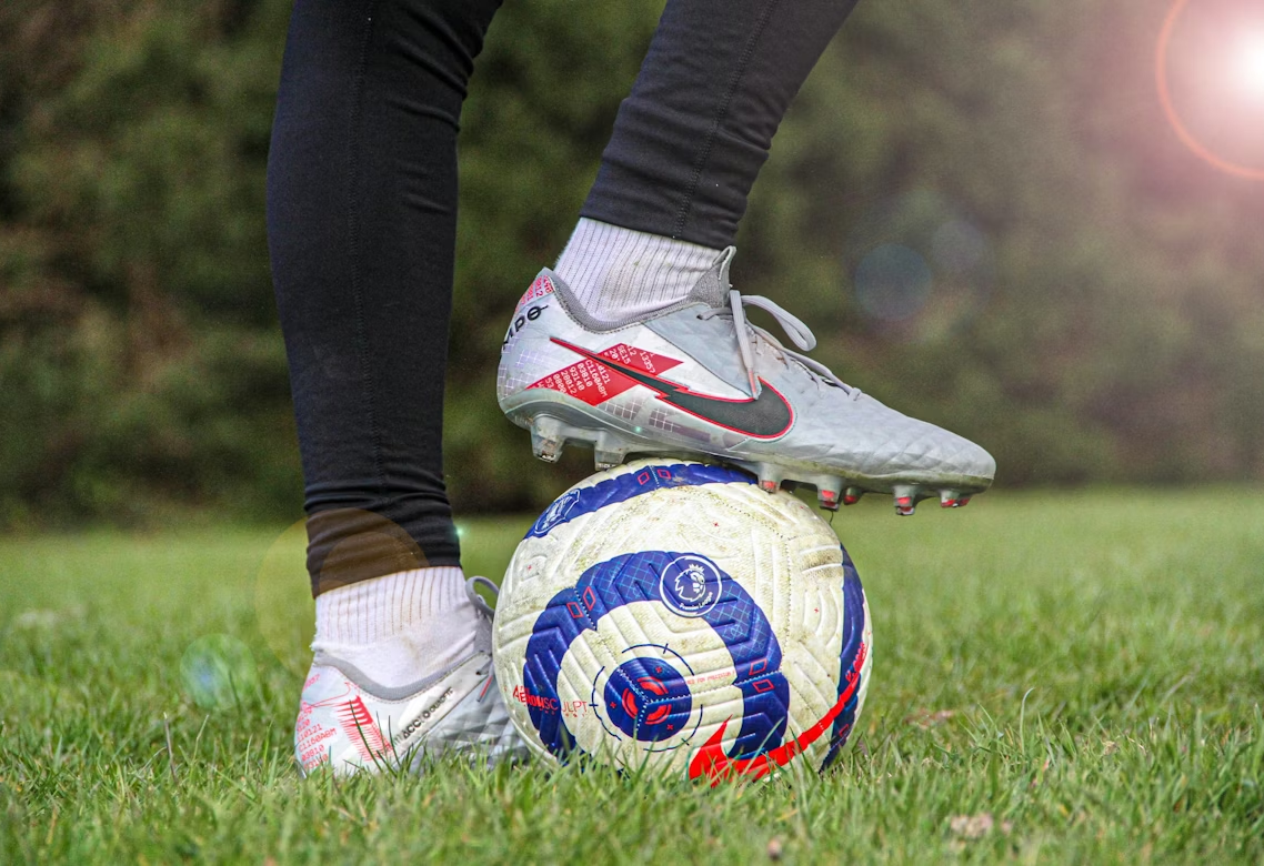 joueur de football sur le terrain