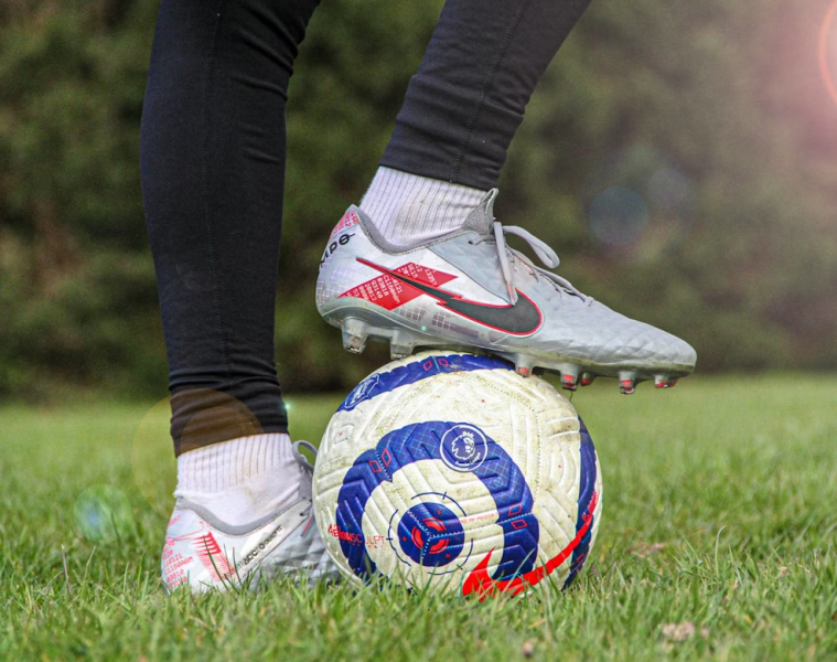 joueur de football sur le terrain